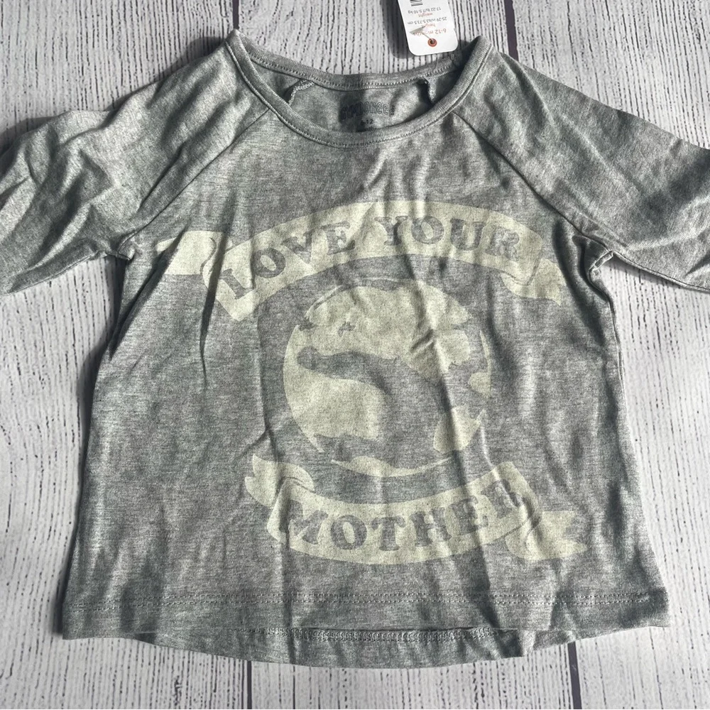 Gymboree Grey Love Your Mother Earth Tee size 6-12 months